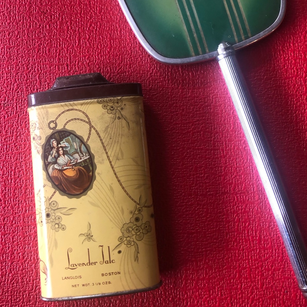🌸VINTAGE Lavender Talc container 🌸